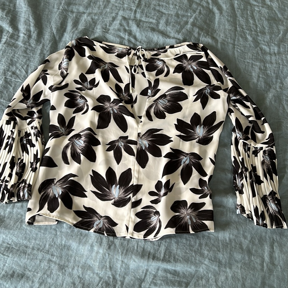 AT blouse - Picture 2 of 4